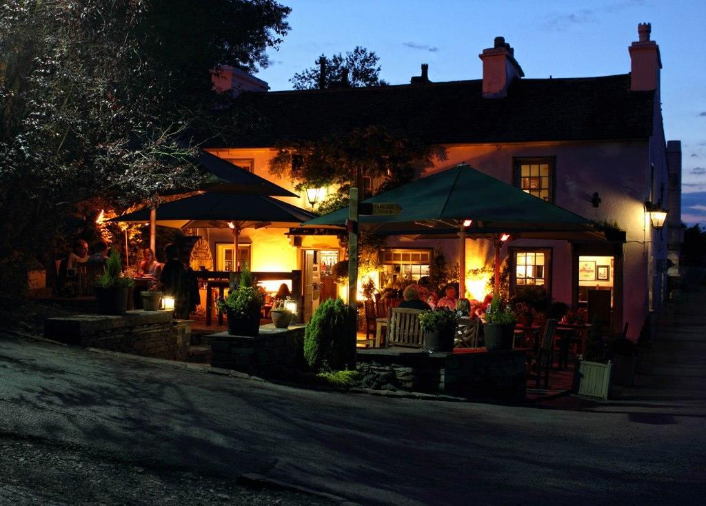 Mason'S Arms Hotel Bowland Bridge Екстериор снимка