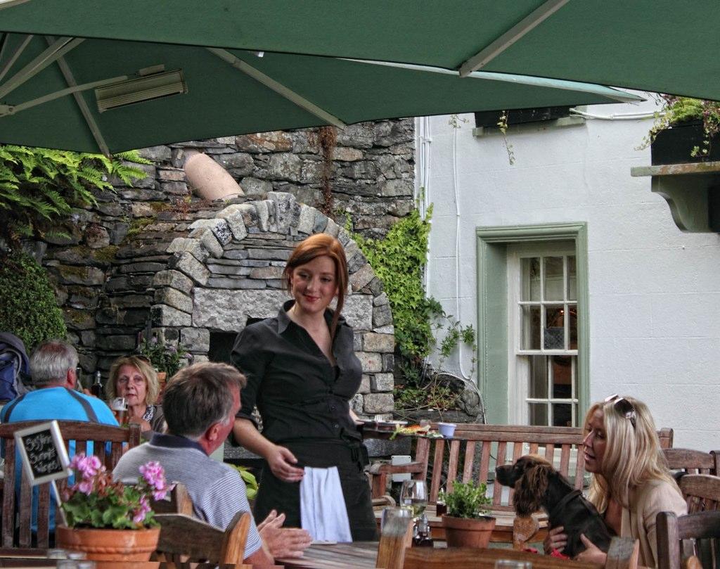 Mason'S Arms Hotel Bowland Bridge Екстериор снимка